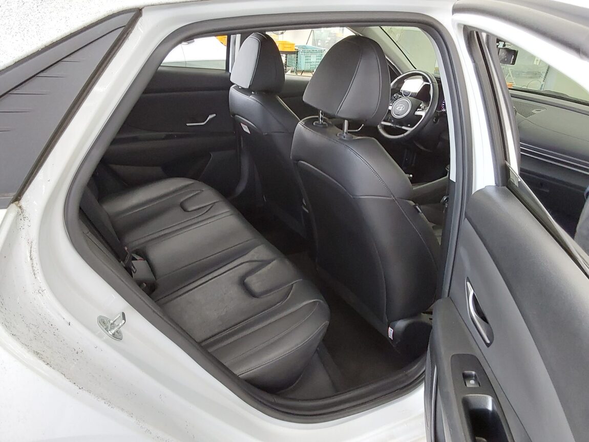 HYUNDAI AVANTE (CN7) 1.6 GASOLINE MODERN 2021 - zdjęcie 13