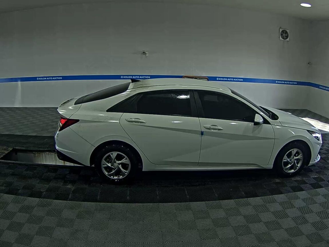 HYUNDAI AVANTE (CN7) 1.6 GASOLINE MODERN 2021 - zdjęcie 4
