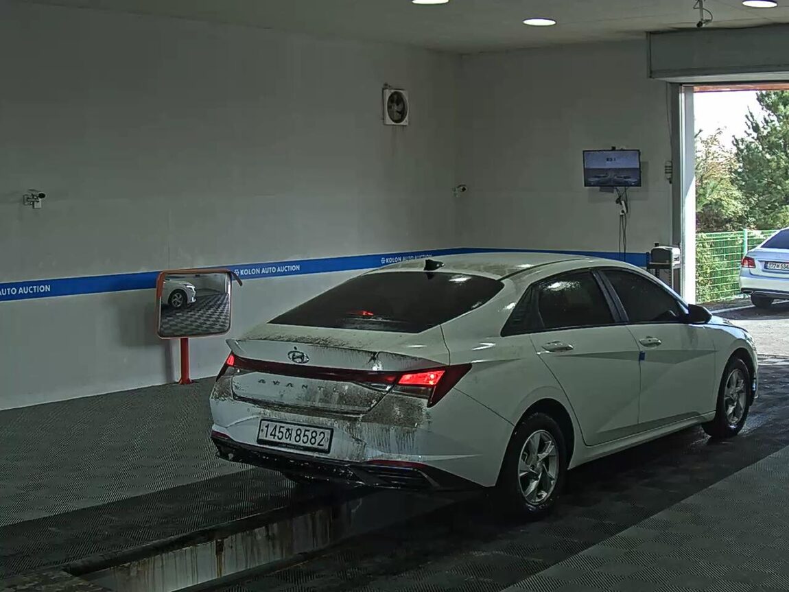 HYUNDAI AVANTE (CN7) 1.6 GASOLINE MODERN 2021 - zdjęcie 5