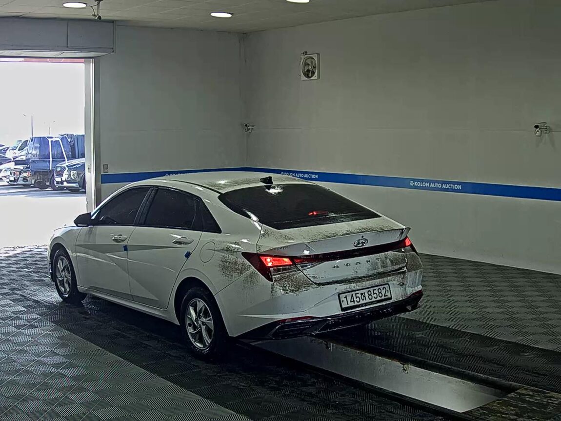HYUNDAI AVANTE (CN7) 1.6 GASOLINE MODERN 2021 - zdjęcie 6