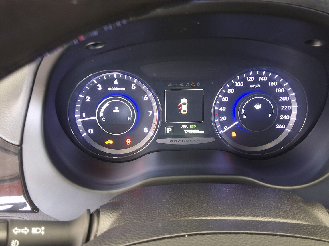 HYUNDAI GRANDEUR HG HG 240 MODERN 2016 - zdjęcie 9
