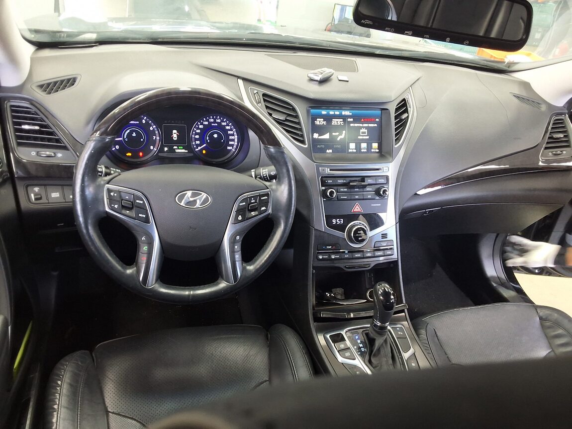 HYUNDAI GRANDEUR HG HG 240 MODERN 2016 - zdjęcie 11