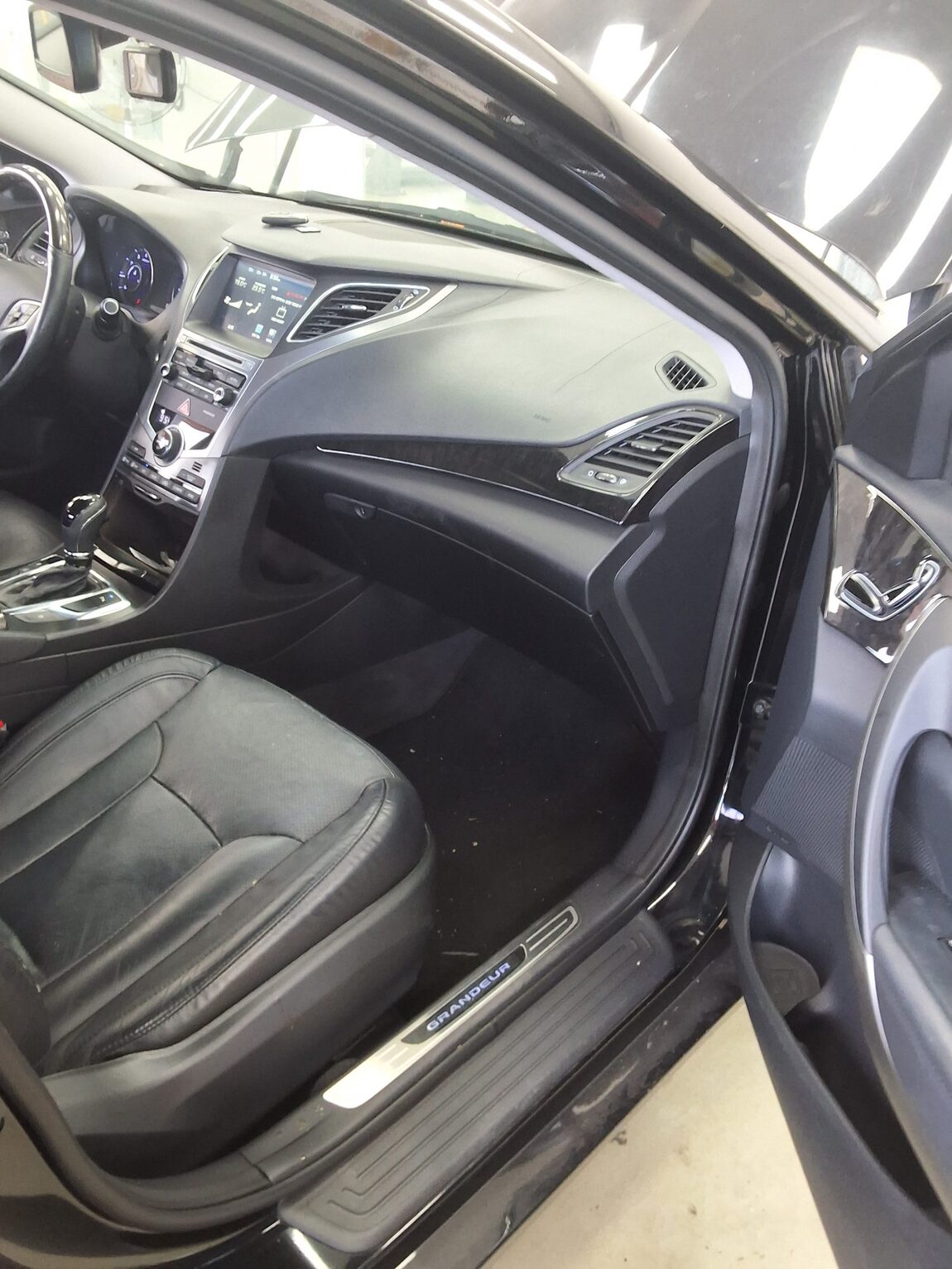 HYUNDAI GRANDEUR HG HG 240 MODERN 2016 - zdjęcie 14