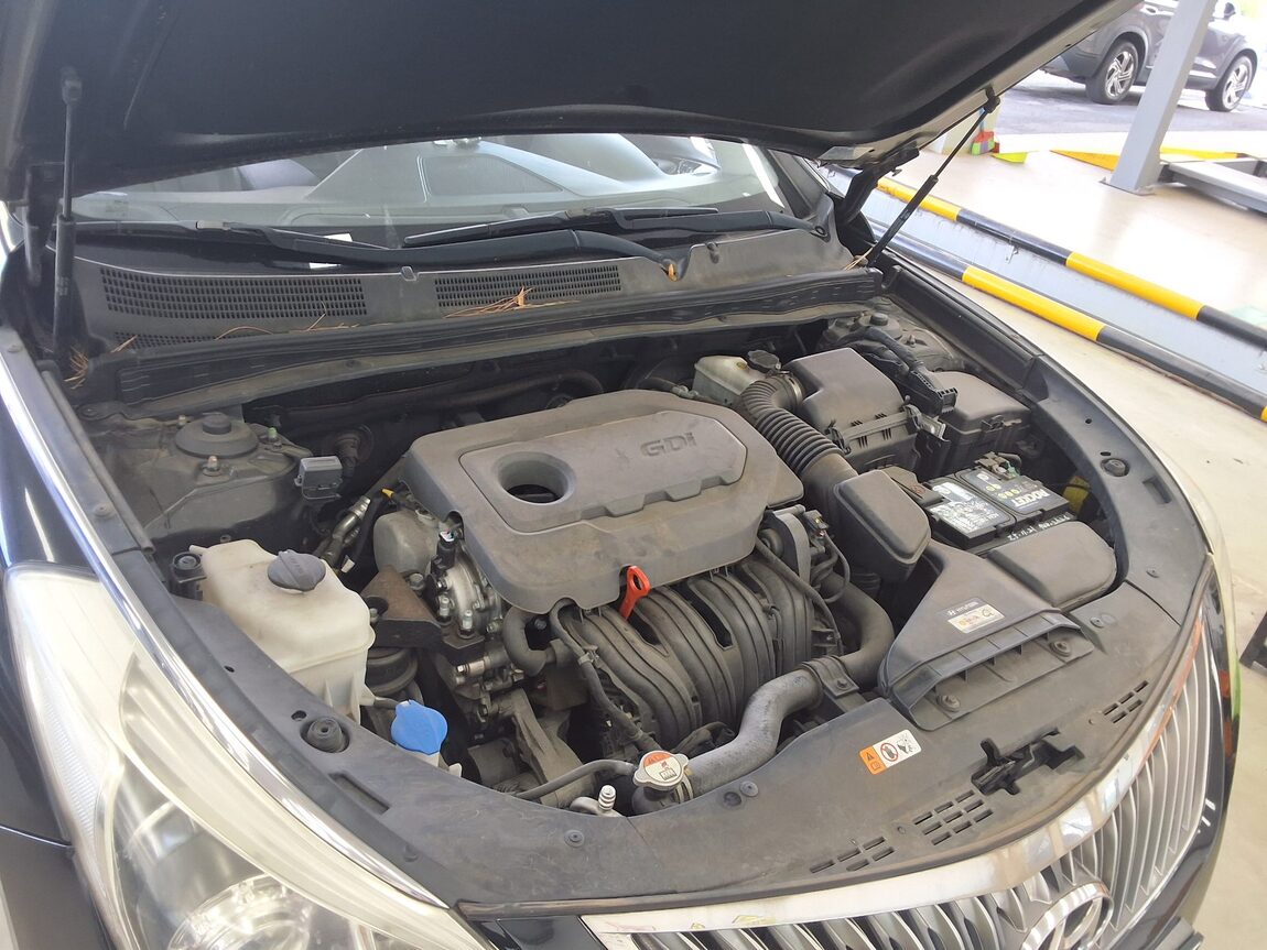 HYUNDAI GRANDEUR HG HG 240 MODERN 2016 - zdjęcie 18