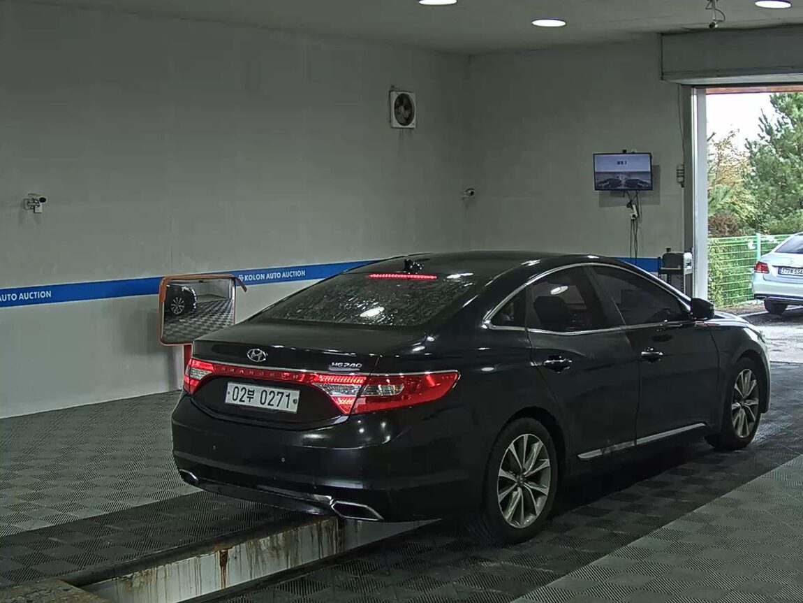HYUNDAI GRANDEUR HG HG 240 MODERN 2016 - zdjęcie 5