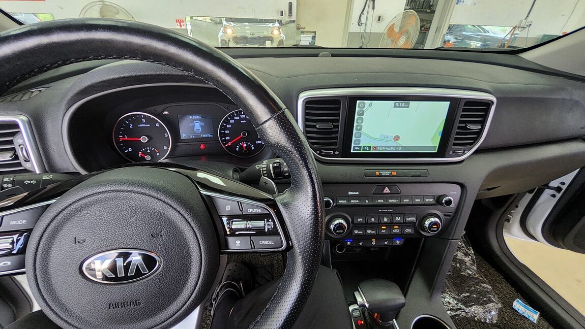 KIA SPORTAGE THE BOLD R2.0 DIESEL 2WD PRESTIGE 2019 - zdjęcie 17