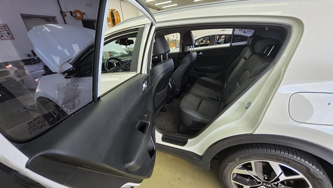 KIA SPORTAGE THE BOLD R2.0 DIESEL 2WD PRESTIGE 2019 - zdjęcie 12