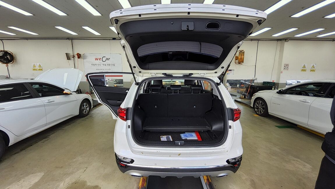 KIA SPORTAGE THE BOLD R2.0 DIESEL 2WD PRESTIGE 2019 - zdjęcie 15