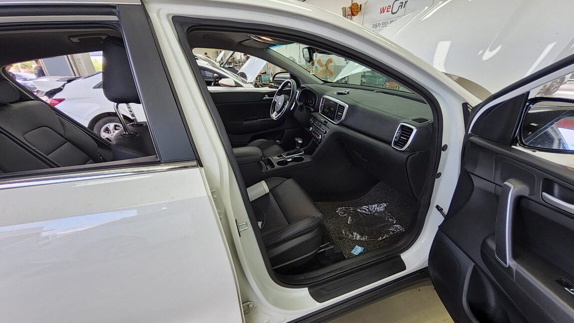 KIA SPORTAGE THE BOLD R2.0 DIESEL 2WD PRESTIGE 2019 - zdjęcie 14