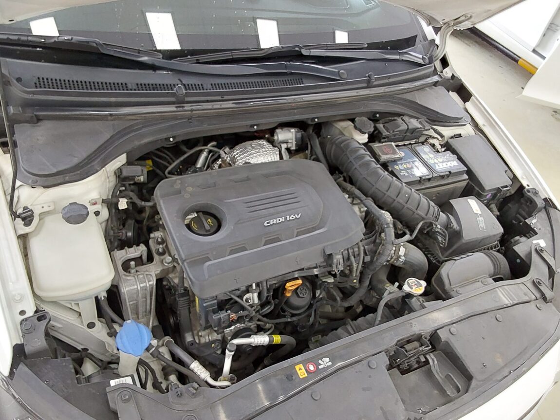 HYUNDAI AVANTE AD 1.6 DIESEL SMART 2018 - zdjęcie 18