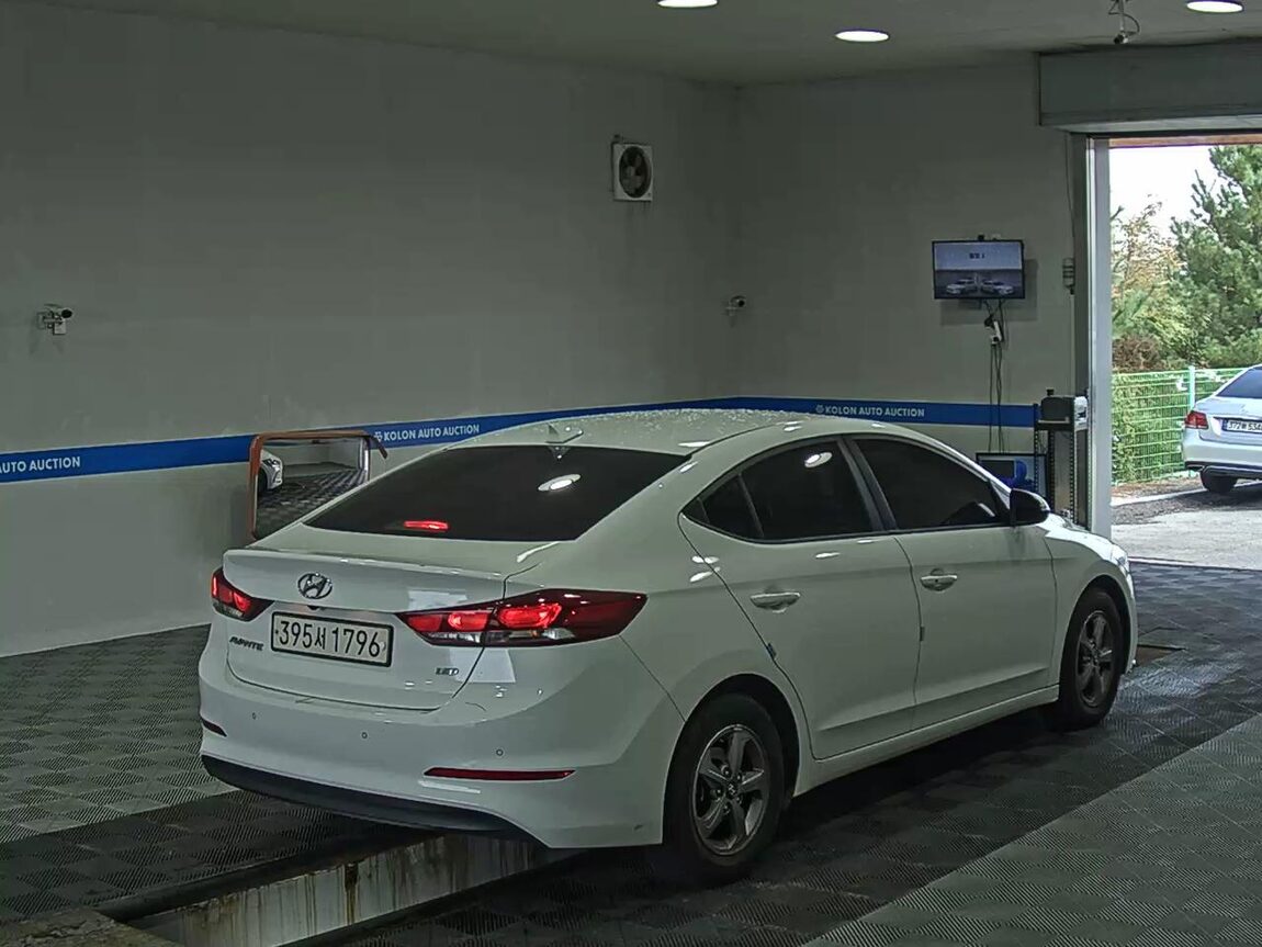 HYUNDAI AVANTE AD 1.6 DIESEL SMART 2018 - zdjęcie 5