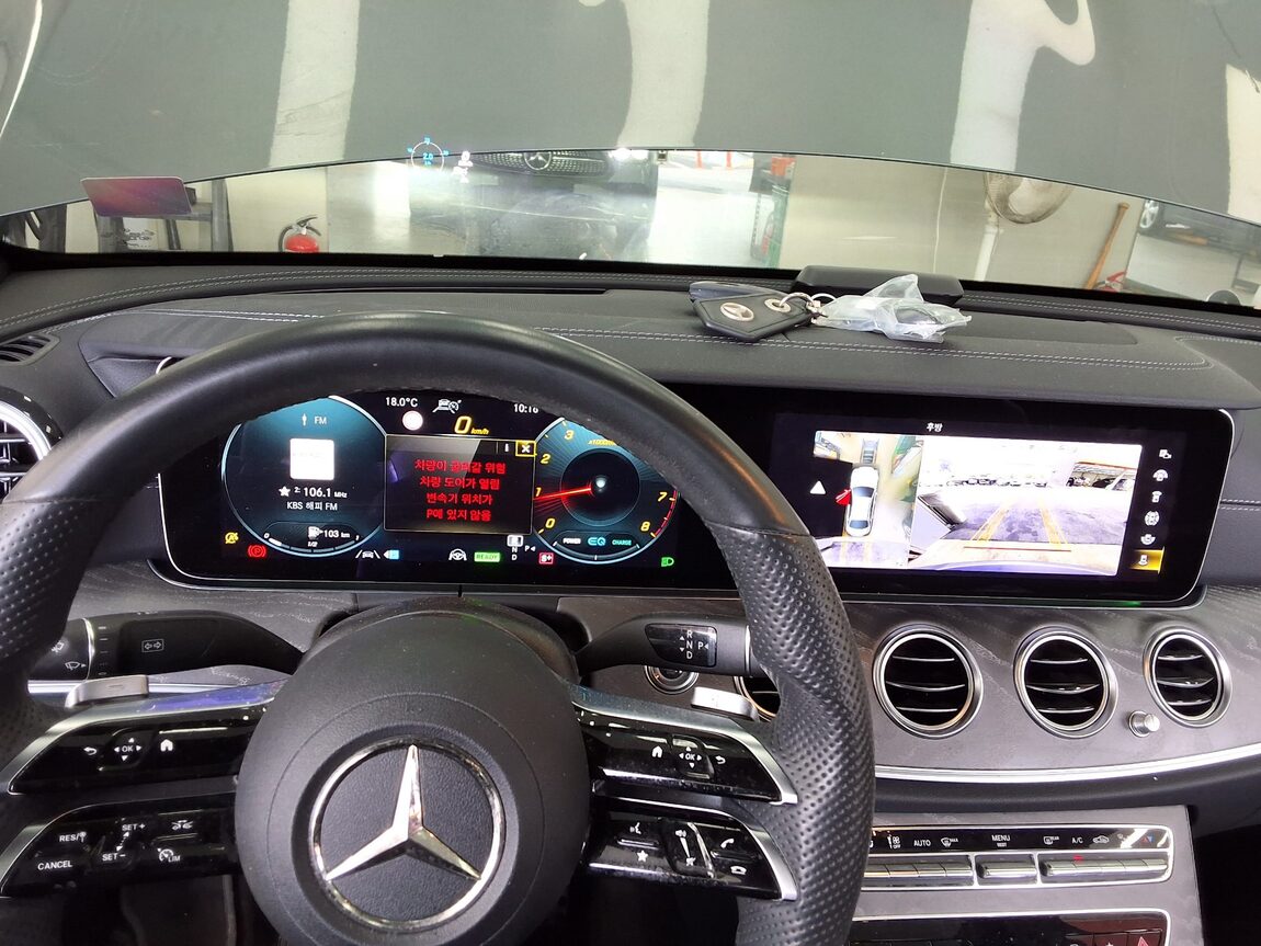 MERCEDES-BENZ E-CLASS (5TH GEN) E350 4MATIC AMG LINE 2022 - zdjęcie 17