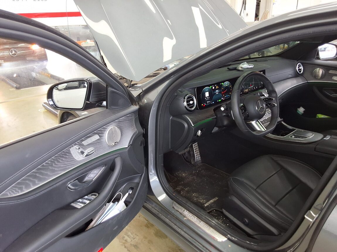 MERCEDES-BENZ E-CLASS (5TH GEN) E350 4MATIC AMG LINE 2022 - zdjęcie 10