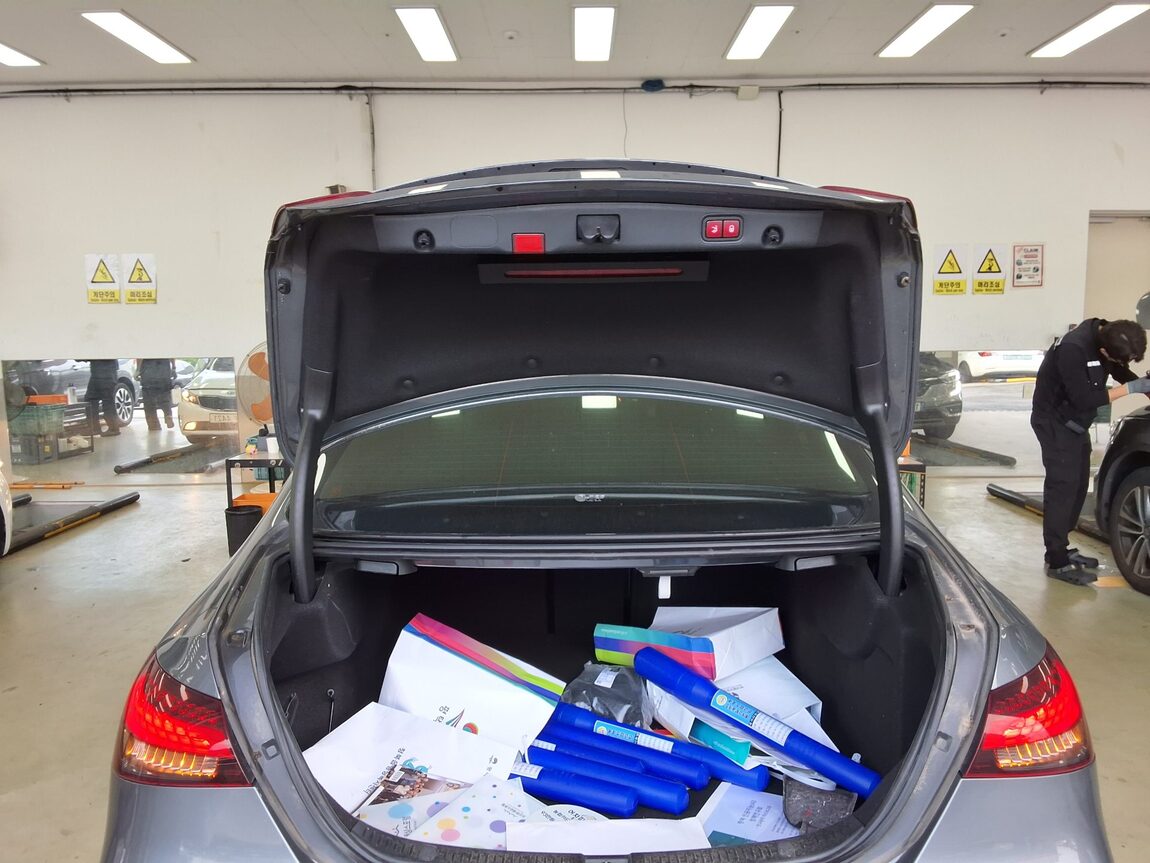 MERCEDES-BENZ E-CLASS (5TH GEN) E350 4MATIC AMG LINE 2022 - zdjęcie 15
