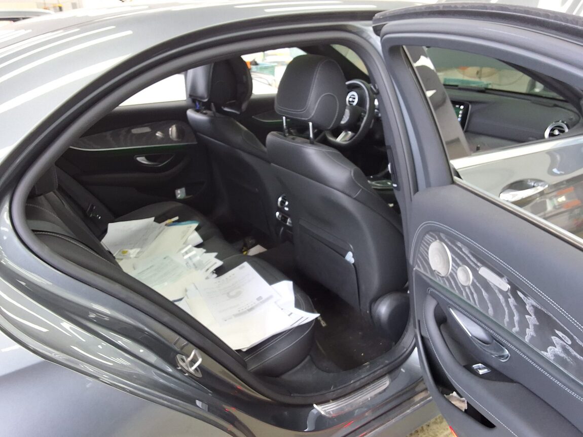 MERCEDES-BENZ E-CLASS (5TH GEN) E350 4MATIC AMG LINE 2022 - zdjęcie 13