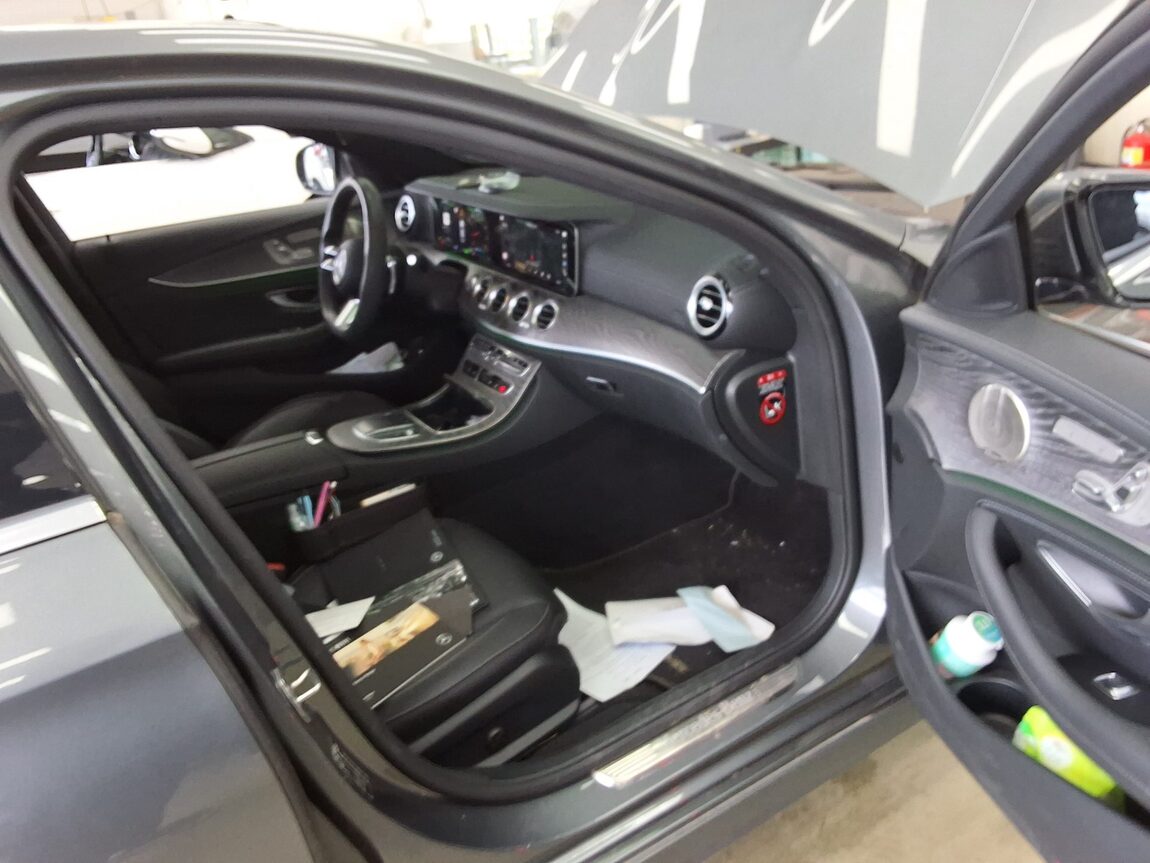 MERCEDES-BENZ E-CLASS (5TH GEN) E350 4MATIC AMG LINE 2022 - zdjęcie 14