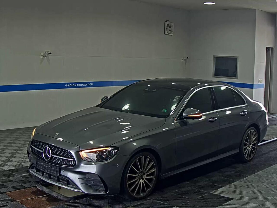MERCEDES-BENZ E-CLASS (5TH GEN) E350 4MATIC AMG LINE 2022 - zdjęcie 2