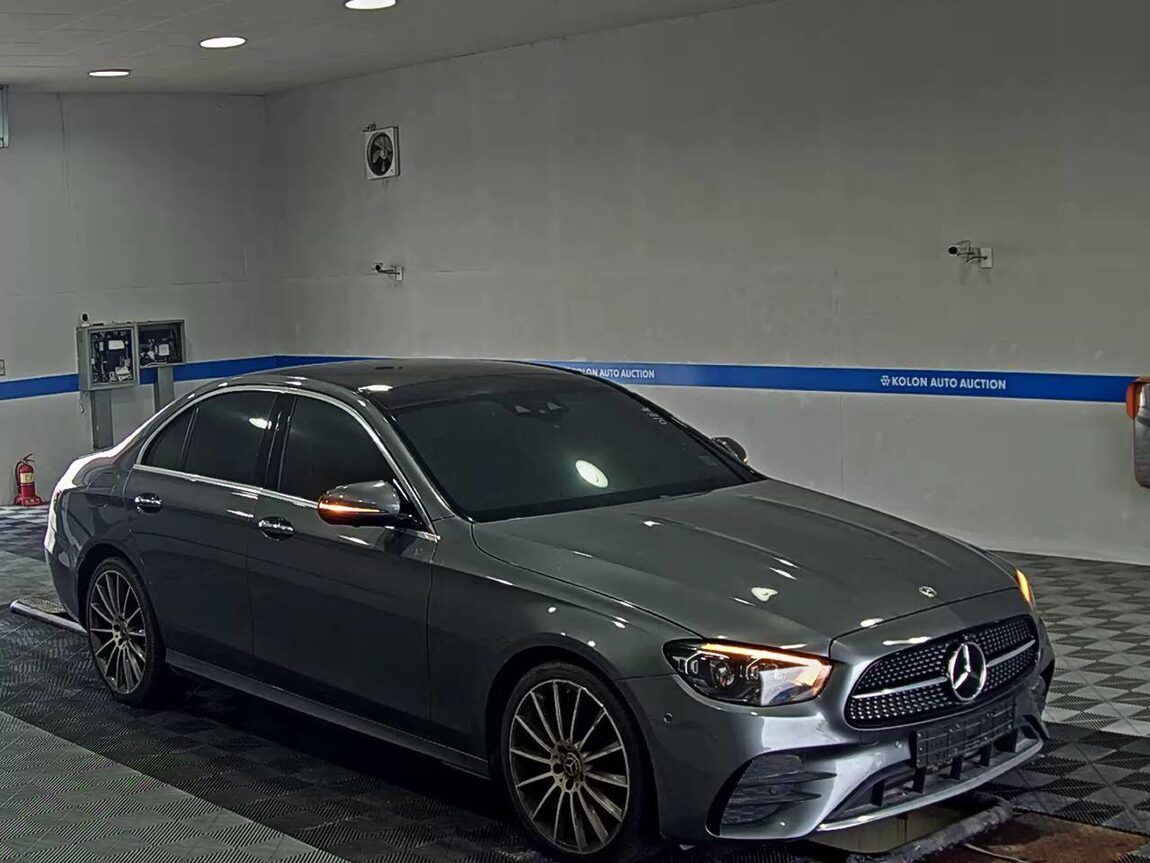 MERCEDES-BENZ E-CLASS (5TH GEN) E350 4MATIC AMG LINE 2022 - zdjęcie 3
