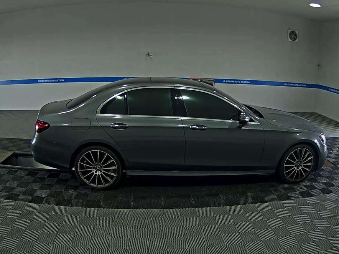 MERCEDES-BENZ E-CLASS (5TH GEN) E350 4MATIC AMG LINE 2022 - zdjęcie 4