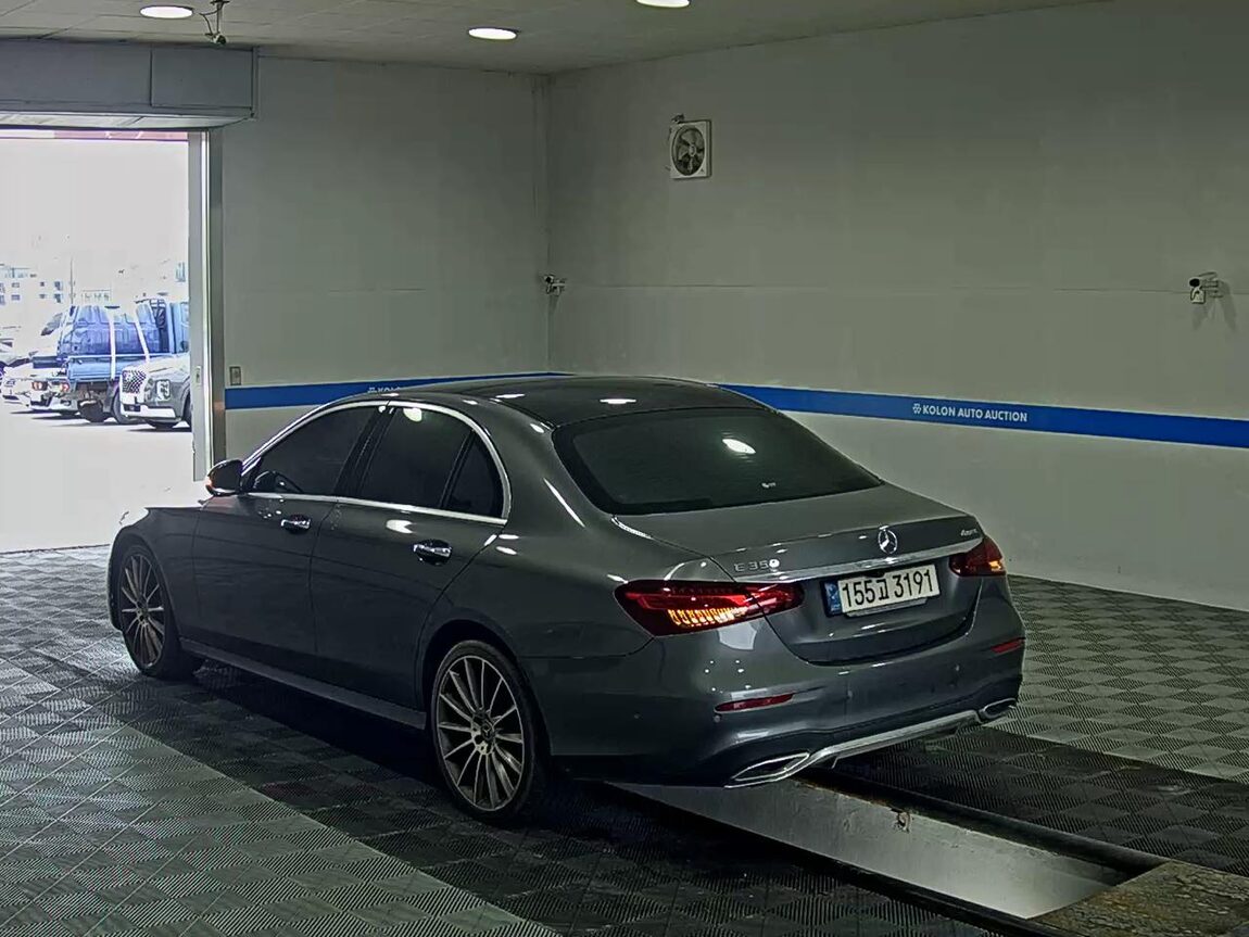 MERCEDES-BENZ E-CLASS (5TH GEN) E350 4MATIC AMG LINE 2022 - zdjęcie 6