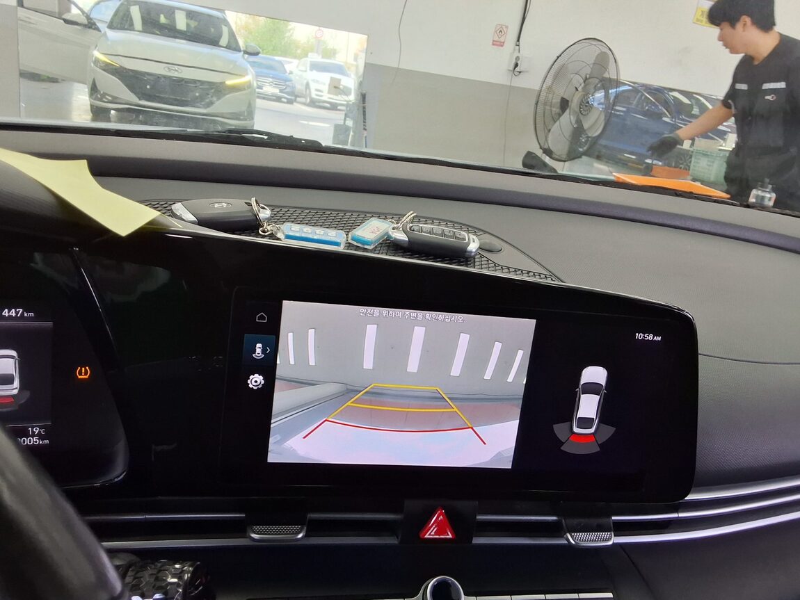 HYUNDAI AVANTE (CN7) 1.6 GASOLINE MODERN 2021 - zdjęcie 18