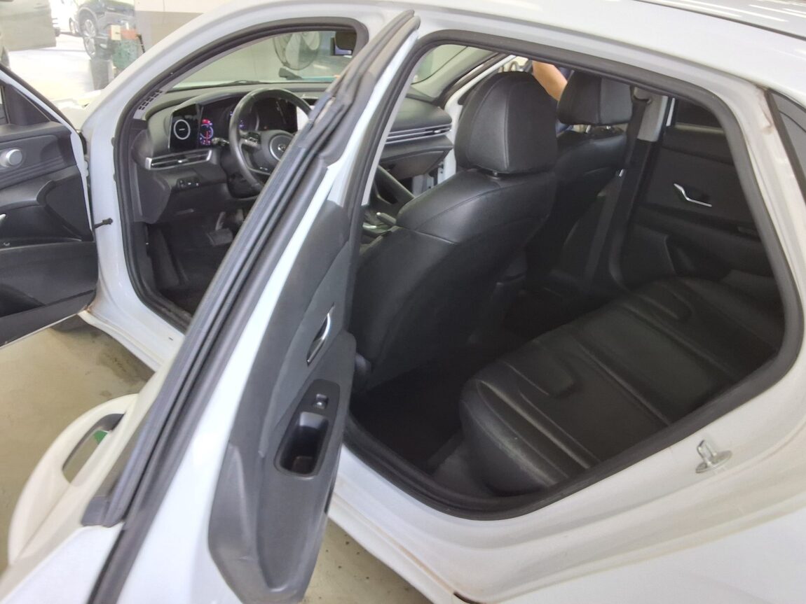 HYUNDAI AVANTE (CN7) 1.6 GASOLINE MODERN 2021 - zdjęcie 12