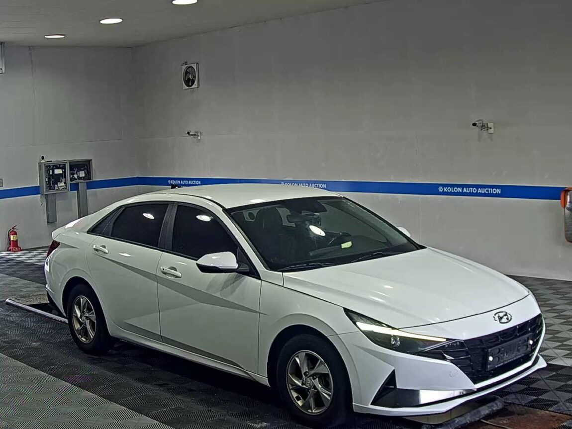 HYUNDAI AVANTE (CN7) 1.6 GASOLINE MODERN 2021 - zdjęcie 3