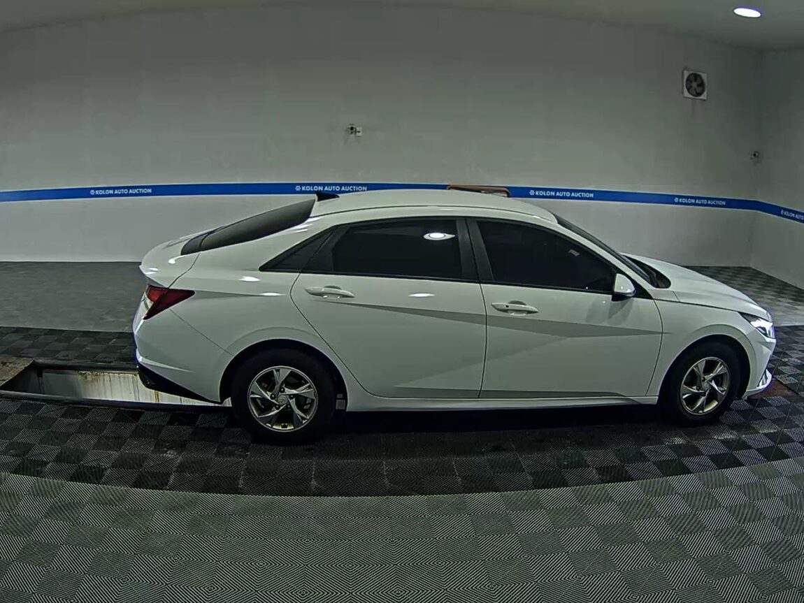 HYUNDAI AVANTE (CN7) 1.6 GASOLINE MODERN 2021 - zdjęcie 4