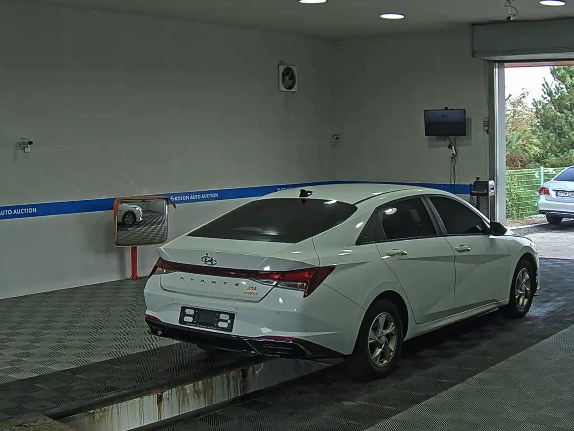 HYUNDAI AVANTE (CN7) 1.6 GASOLINE MODERN 2021 - zdjęcie 5