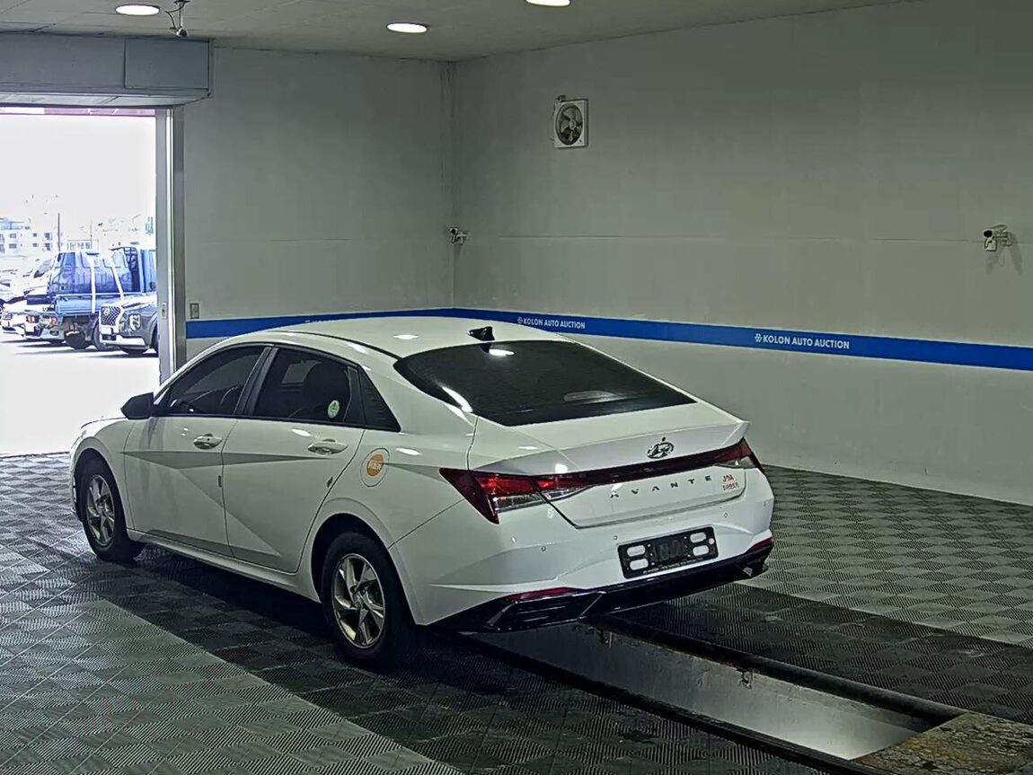 HYUNDAI AVANTE (CN7) 1.6 GASOLINE MODERN 2021 - zdjęcie 6