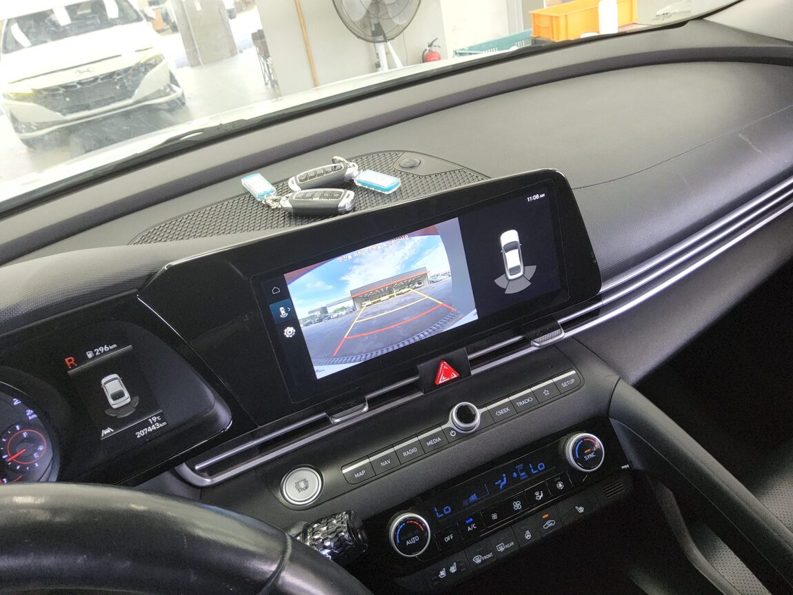 HYUNDAI AVANTE (CN7) 1.6 GASOLINE MODERN 2021 - zdjęcie 17