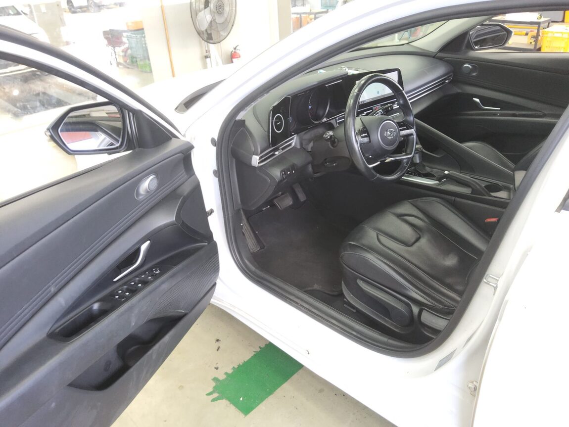 HYUNDAI AVANTE (CN7) 1.6 GASOLINE MODERN 2021 - zdjęcie 10