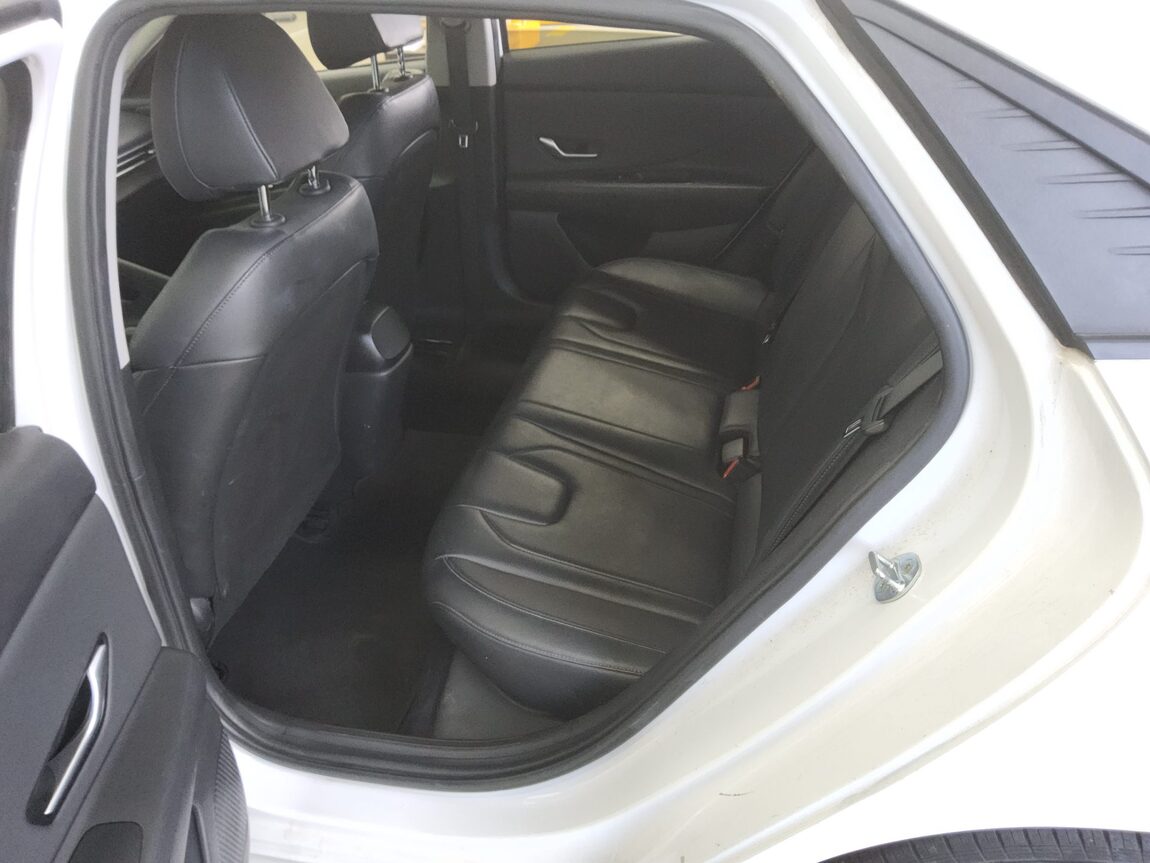 HYUNDAI AVANTE (CN7) 1.6 GASOLINE MODERN 2021 - zdjęcie 12