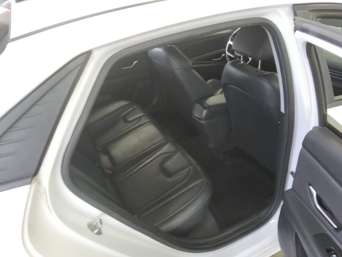 HYUNDAI AVANTE (CN7) 1.6 GASOLINE MODERN 2021 - zdjęcie 13