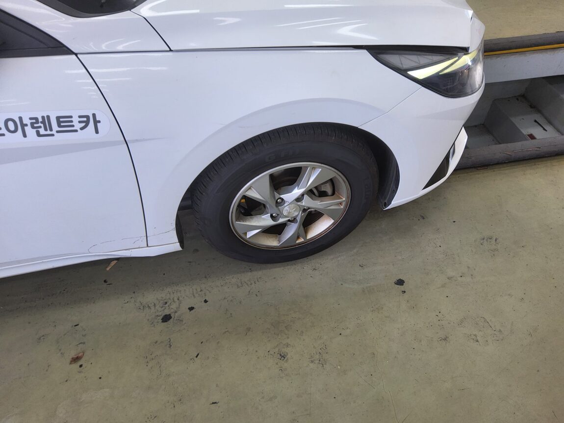 HYUNDAI AVANTE (CN7) 1.6 GASOLINE MODERN 2021 - zdjęcie 23