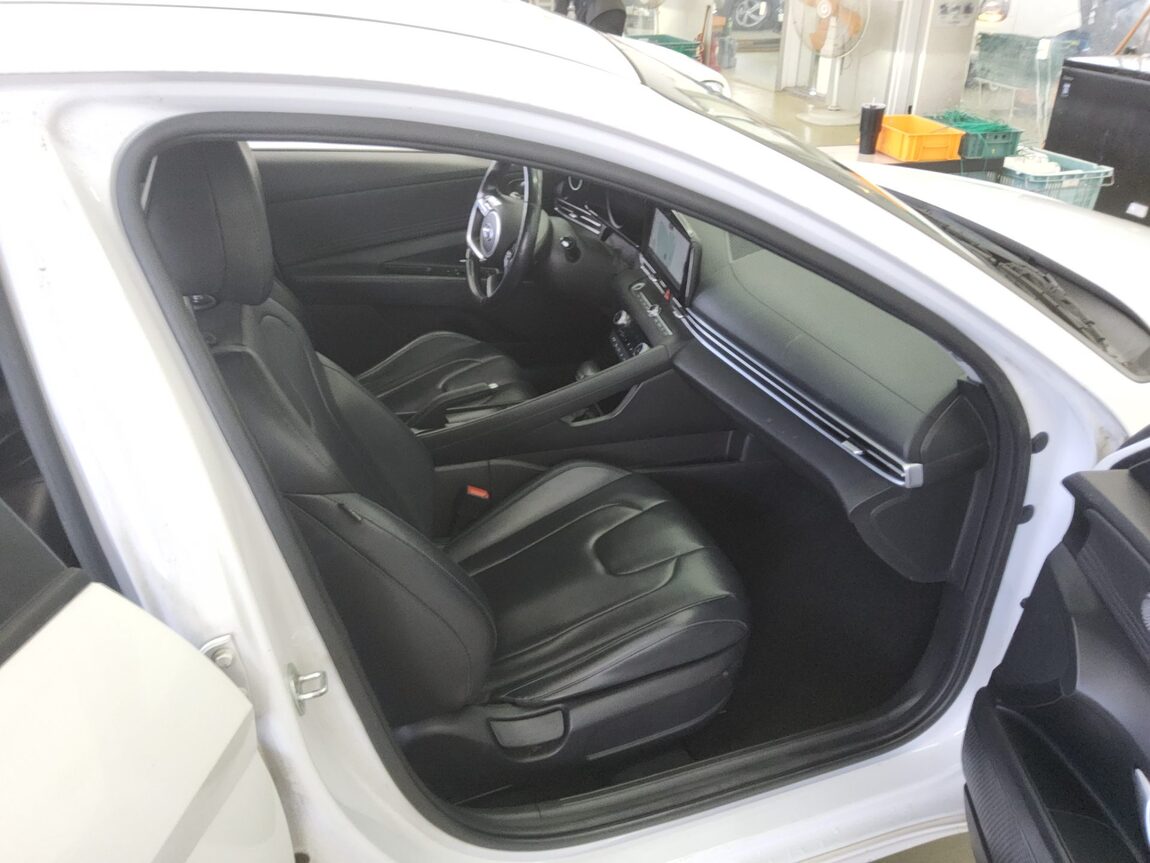 HYUNDAI AVANTE (CN7) 1.6 GASOLINE MODERN 2021 - zdjęcie 14
