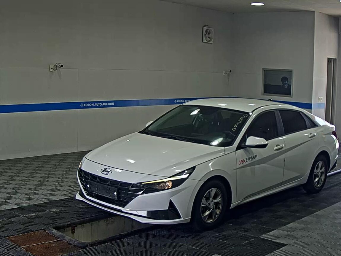 HYUNDAI AVANTE (CN7) 1.6 GASOLINE MODERN 2021 - zdjęcie 2
