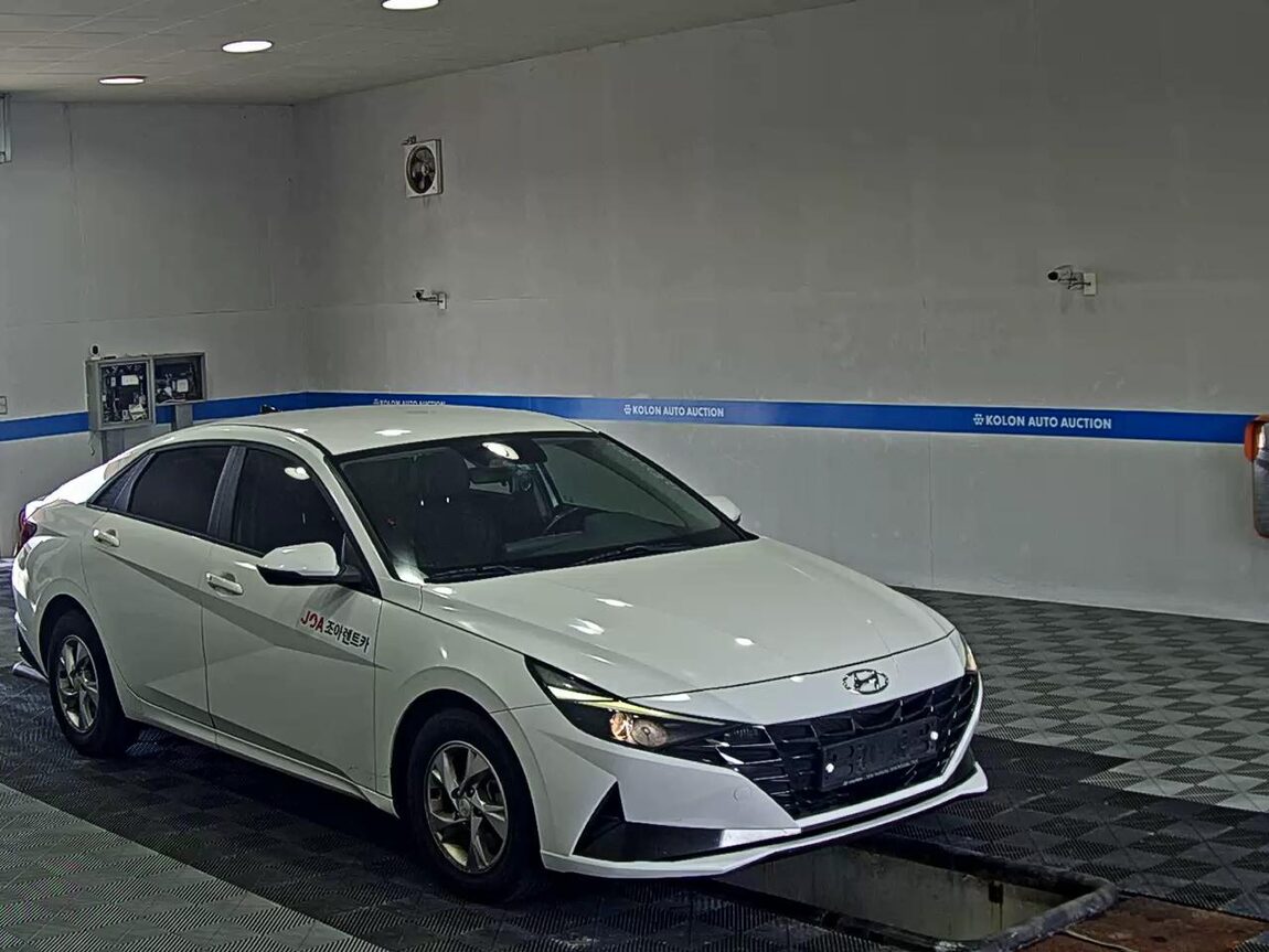 HYUNDAI AVANTE (CN7) 1.6 GASOLINE MODERN 2021 - zdjęcie 3