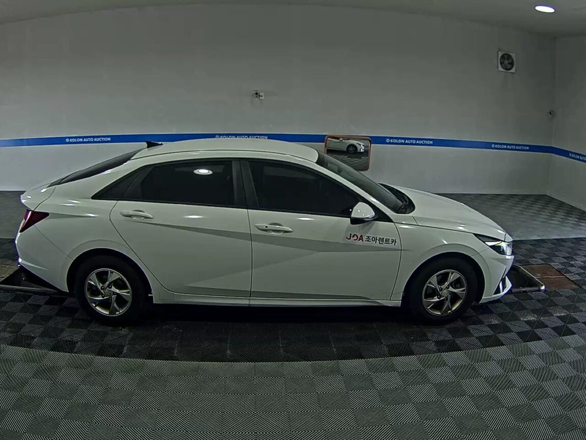 HYUNDAI AVANTE (CN7) 1.6 GASOLINE MODERN 2021 - zdjęcie 4