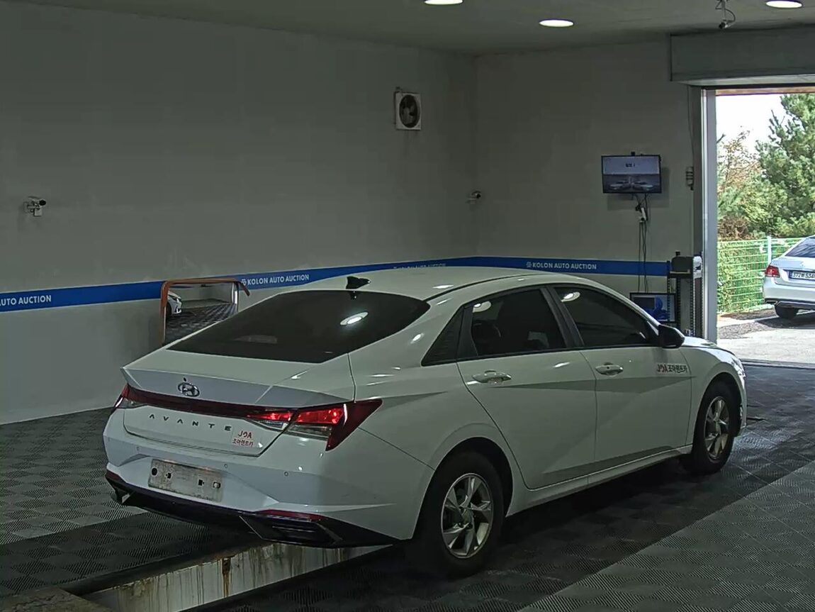HYUNDAI AVANTE (CN7) 1.6 GASOLINE MODERN 2021 - zdjęcie 5