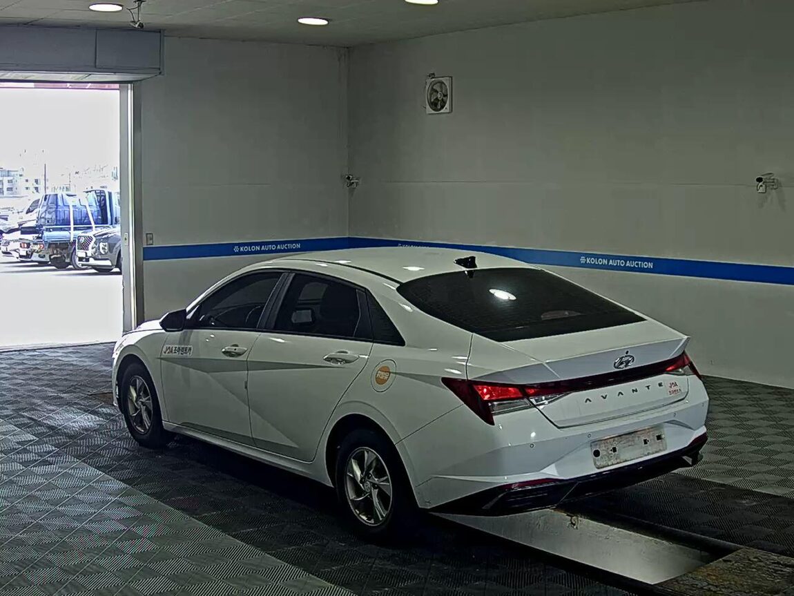 HYUNDAI AVANTE (CN7) 1.6 GASOLINE MODERN 2021 - zdjęcie 6
