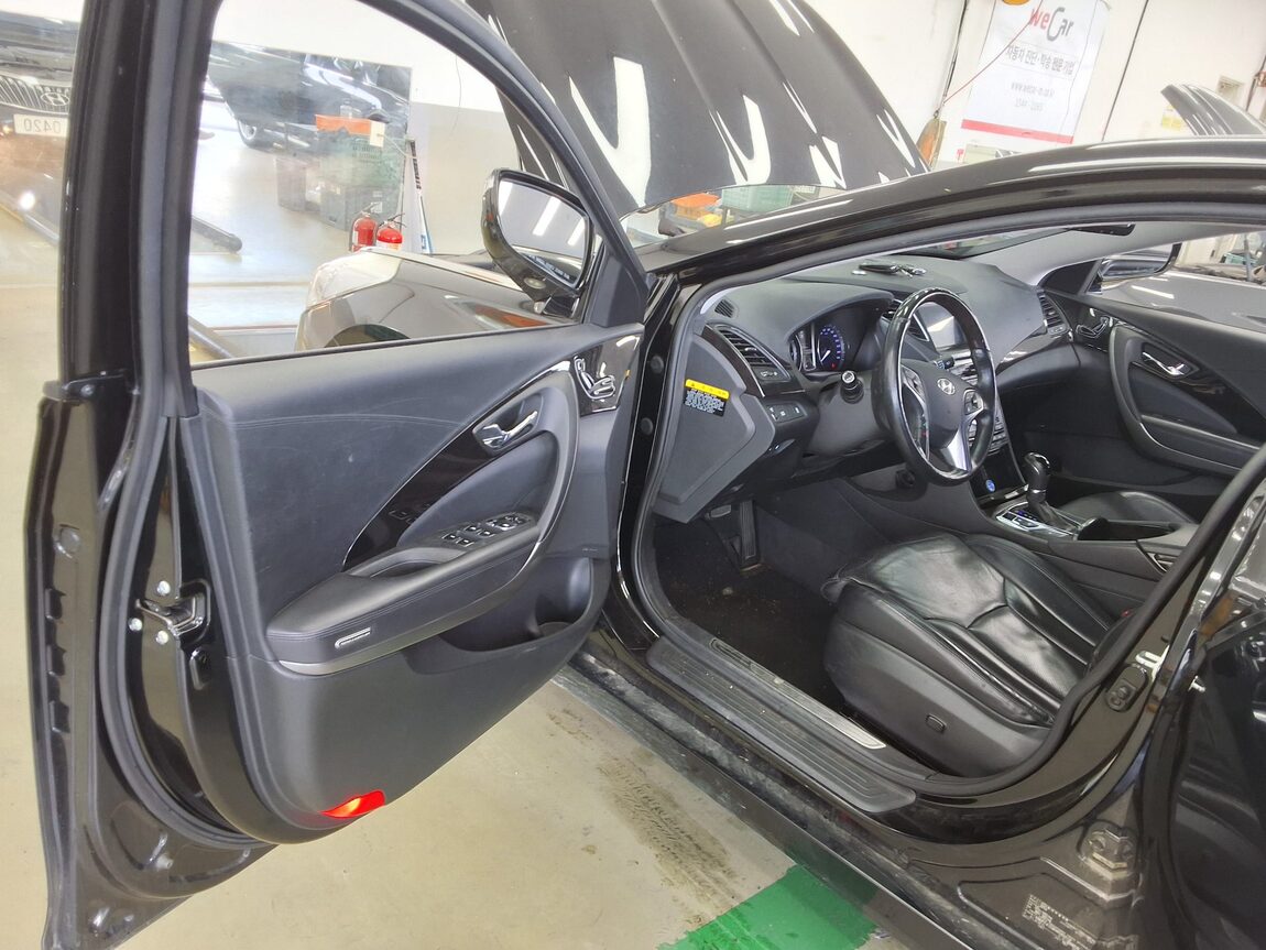 HYUNDAI GRANDEUR HG HG 240 MODERN COLLECTION 2017 - zdjęcie 10