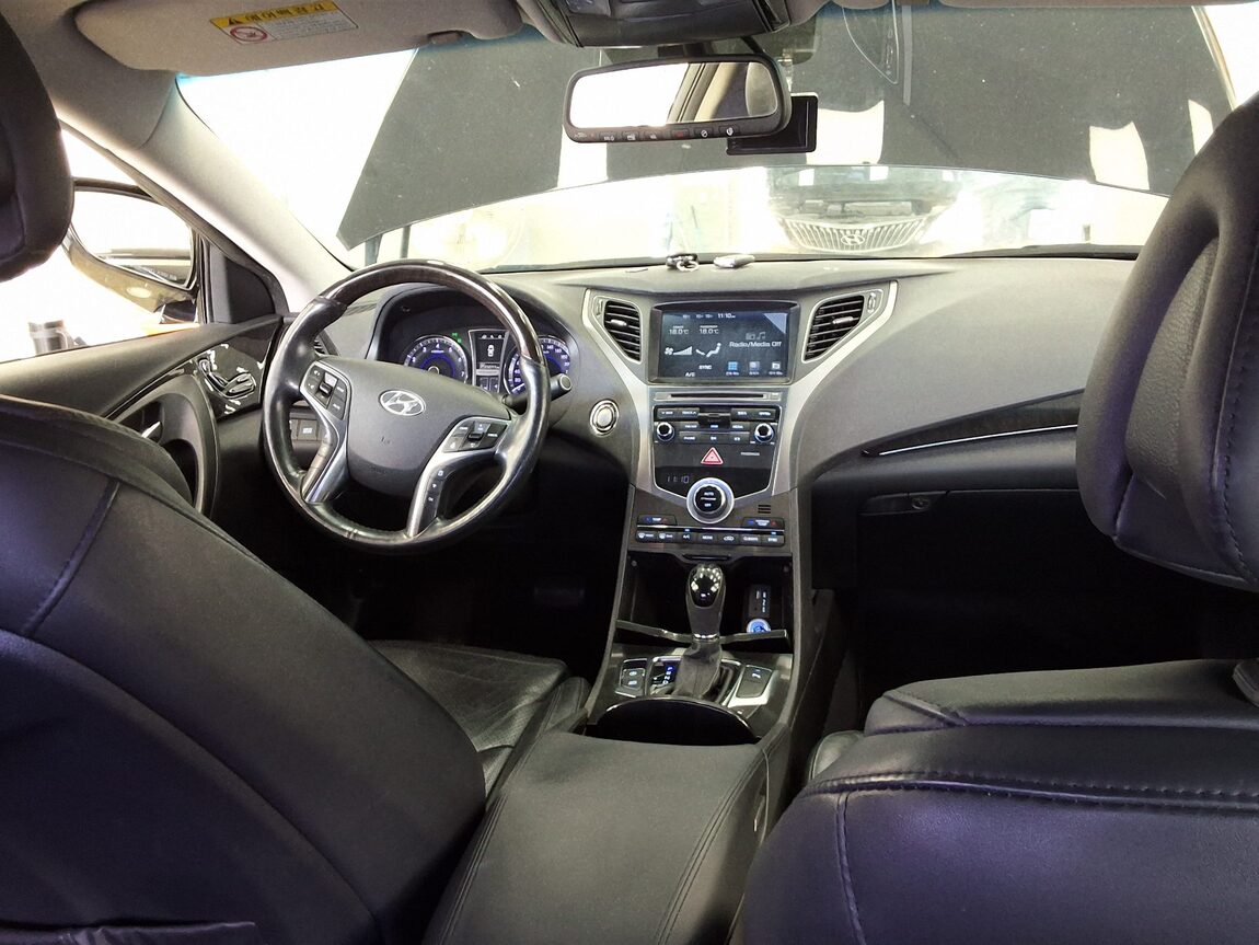 HYUNDAI GRANDEUR HG HG 240 MODERN COLLECTION 2017 - zdjęcie 11
