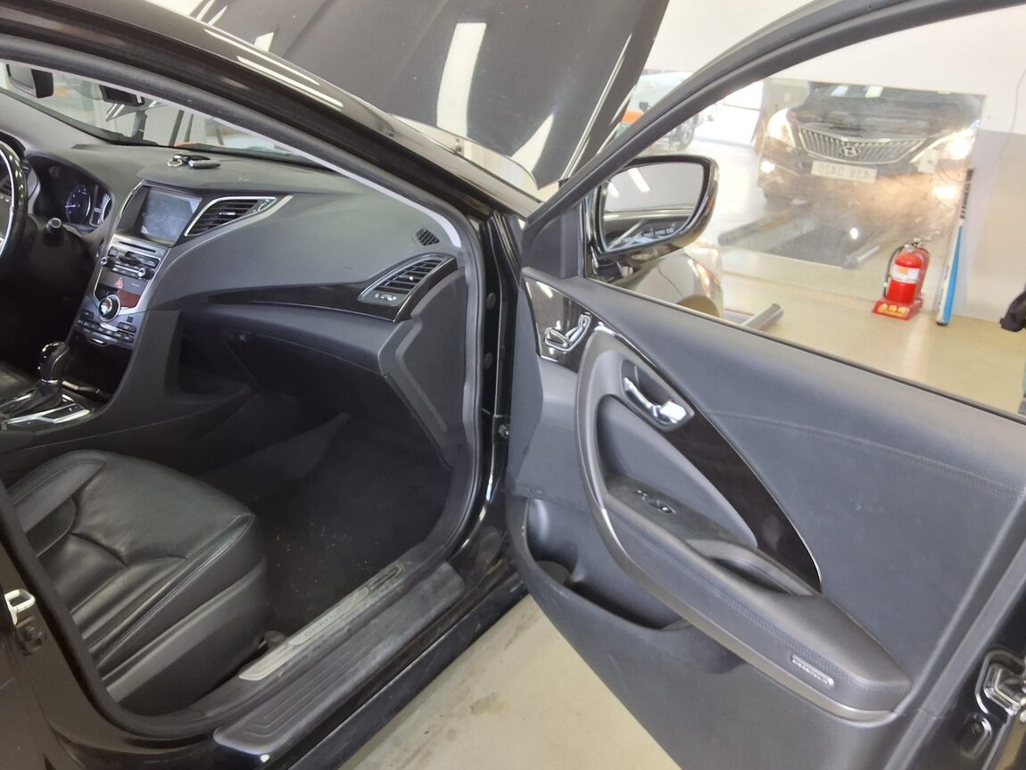 HYUNDAI GRANDEUR HG HG 240 MODERN COLLECTION 2017 - zdjęcie 14
