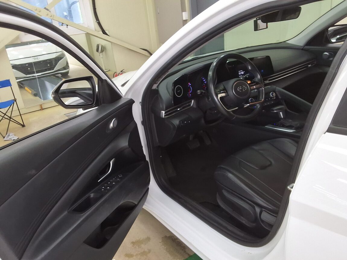 HYUNDAI AVANTE (CN7) 1.6 GASOLINE MODERN 2021 - zdjęcie 11