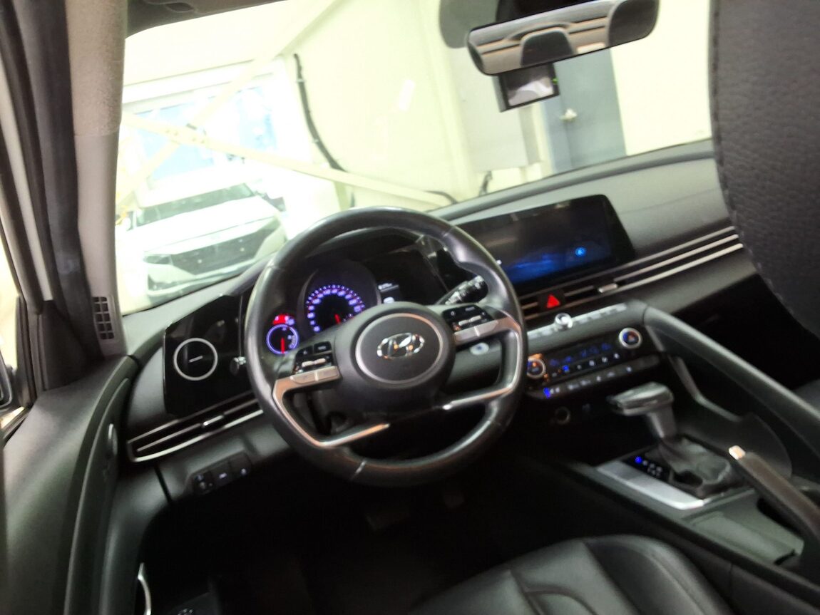 HYUNDAI AVANTE (CN7) 1.6 GASOLINE MODERN 2021 - zdjęcie 12