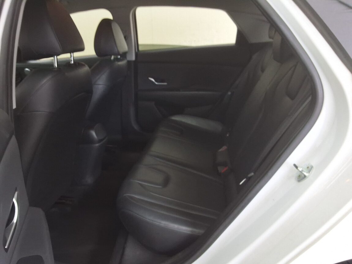 HYUNDAI AVANTE (CN7) 1.6 GASOLINE MODERN 2021 - zdjęcie 13