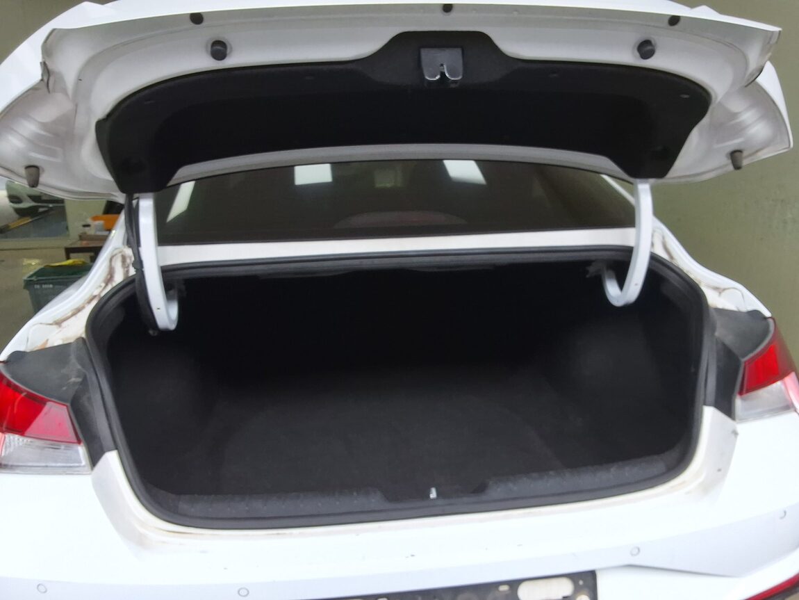 HYUNDAI AVANTE (CN7) 1.6 GASOLINE MODERN 2021 - zdjęcie 16