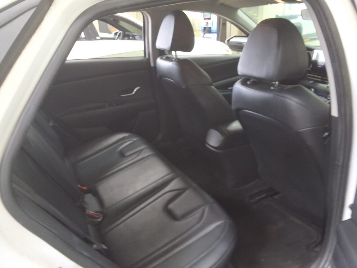 HYUNDAI AVANTE (CN7) 1.6 GASOLINE MODERN 2021 - zdjęcie 14
