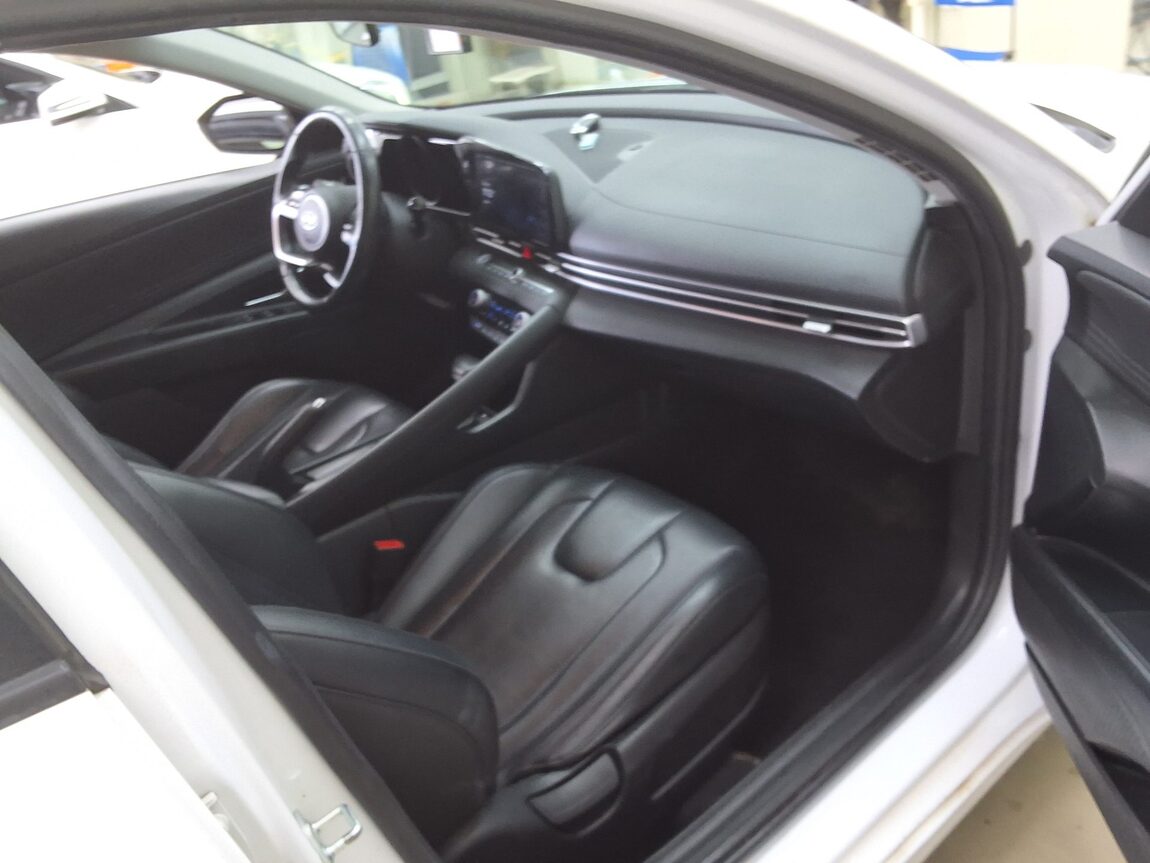HYUNDAI AVANTE (CN7) 1.6 GASOLINE MODERN 2021 - zdjęcie 15